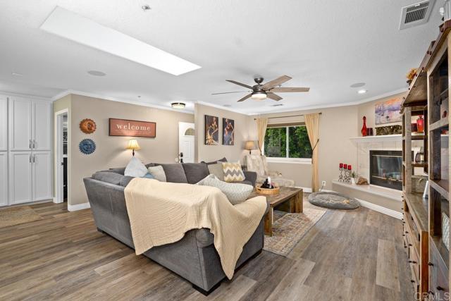 Detail Gallery Image 9 of 30 For 526 Pina Lane, Vista,  CA 92083 - 3 Beds | 2 Baths