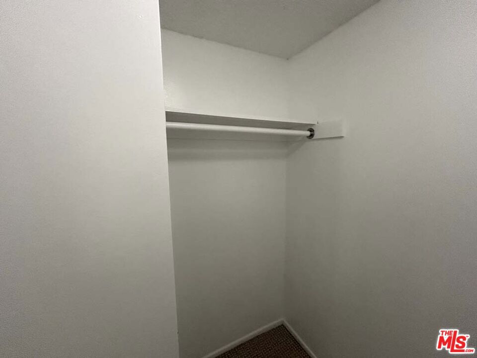 https://media.crmls.org/mediaz/5aaffbf4-71f2-407f-ba7b-556b63e0e652.jpg?preset=X-Large