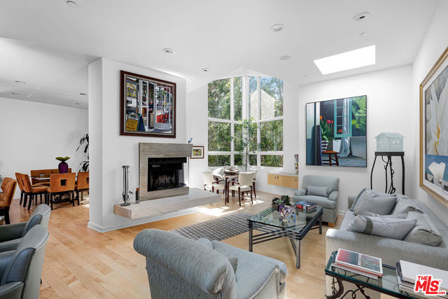 222 Avondale Avenue, Los Angeles CA: https://media.crmls.org/mediaz/5ab02e6a-c88f-4116-adc4-99bfd34be0d5.jpg