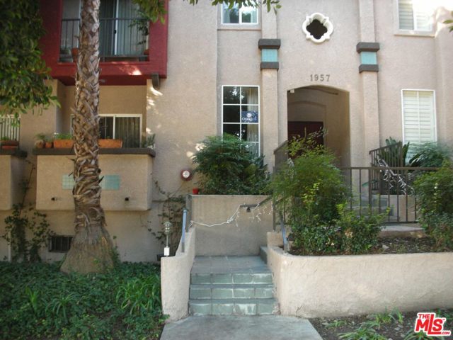 1957 N Bronson Ave #104, Los Angeles, CA 90068