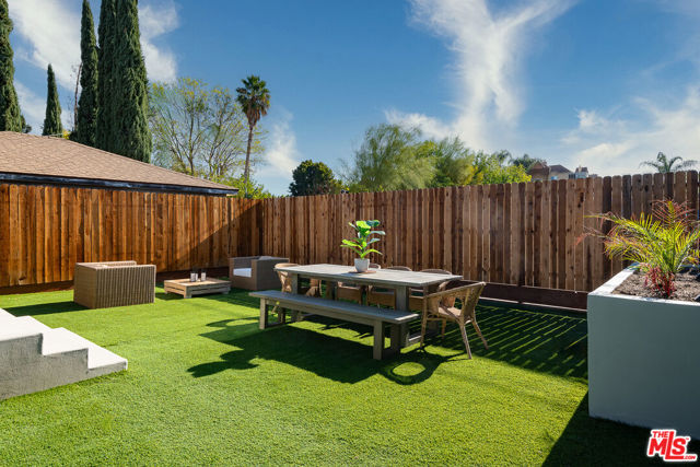 17624 Martha Street, Encino CA: https://media.crmls.org/mediaz/5ab07a68-219b-433b-8b99-769e5c5299b2.jpg
