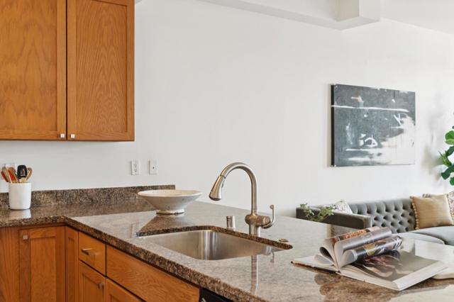 1020 Jackson Street, Oakland CA: https://media.crmls.org/mediaz/5ab0e9e5-9864-4674-909d-59d12b18536b.jpg