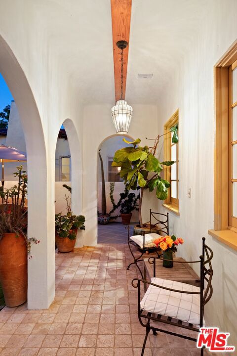 10516 Tennessee Avenue, Los Angeles CA: https://media.crmls.org/mediaz/5ab1839c-332f-4717-ad8b-fb3cf21e2bd2.jpg