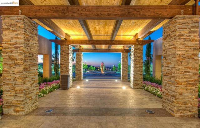 1577 Chianti LN, Brentwood CA: https://media.crmls.org/mediaz/5ab1b16c-e7ed-4254-b2cc-d5e6fb1b47ae.jpg