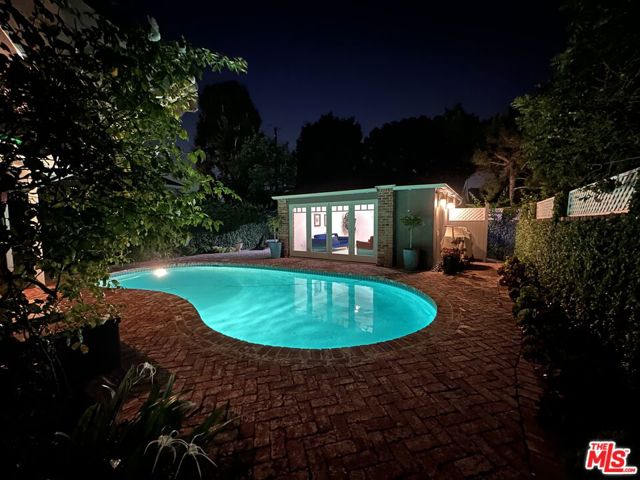 800 N Rose Street, Burbank CA: https://media.crmls.org/mediaz/5ab21ff1-7d5c-42e3-b291-c6d00387d331.jpg