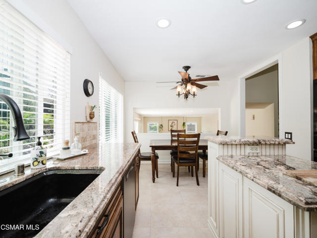 709 Zinnia Court, Thousand Oaks CA: https://media.crmls.org/mediaz/5ab2392e-c189-4f7a-afbe-036b3929e878.jpg