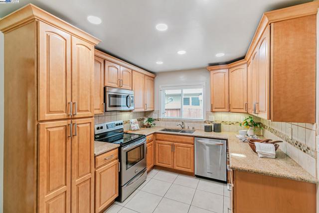 38426 Kimbro St, Fremont CA: https://media.crmls.org/mediaz/5ab278c7-96eb-4a37-b0cf-2d9c5f5d9f98.jpg
