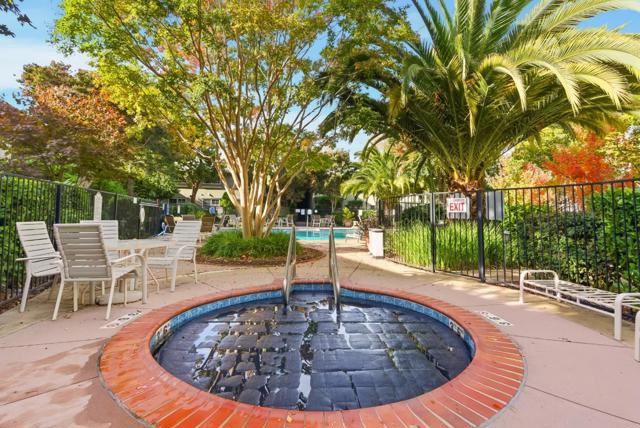 20 Willow Road, Menlo Park CA: https://media.crmls.org/mediaz/5ab2e995-2856-4362-923e-145faaaba487.jpg