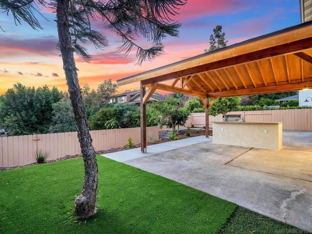 9401 Broadmoor Pl, La Mesa CA: https://media.crmls.org/mediaz/5ab38679-147b-48e7-be18-87dcb569a6a7.jpg