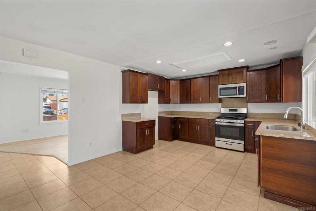 MLS #250036295SD image #5