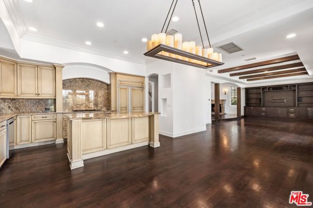 16718 Via Pacifica, Pacific Palisades CA: https://media.crmls.org/mediaz/5ab3f192-d0db-471b-b7de-8d62838c8eba.jpg