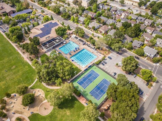 21 Willow Road, Menlo Park CA: https://media.crmls.org/mediaz/5ab3fbd4-80eb-4320-a3dd-4692fe67ec23.jpg