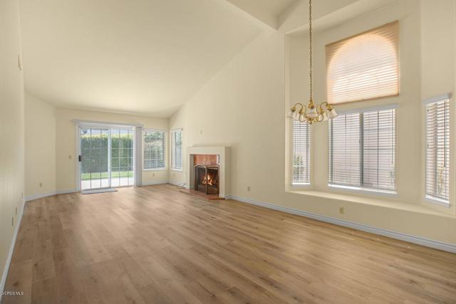 2188 Eastridge Loop, Oxnard CA: https://media.crmls.org/mediaz/5ab46f61-c360-48fb-9f0b-e78decb49328.jpg