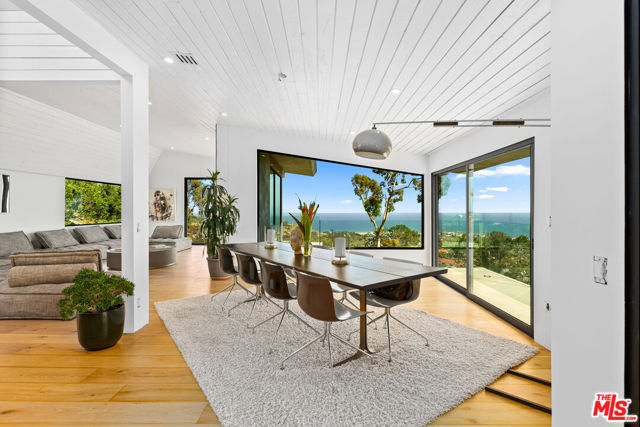 23812 Malibu Crest Drive, Malibu CA: https://media.crmls.org/mediaz/5ab48542-96d3-447c-97c3-2a16cf525c32.jpg
