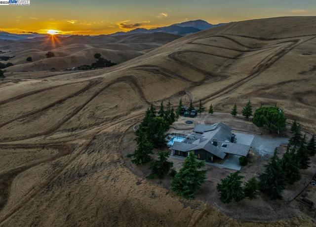 8191 Highland Rd, Livermore CA: https://media.crmls.org/mediaz/5ab4bfb7-7923-4151-a1f3-8736556bc8ca.jpg