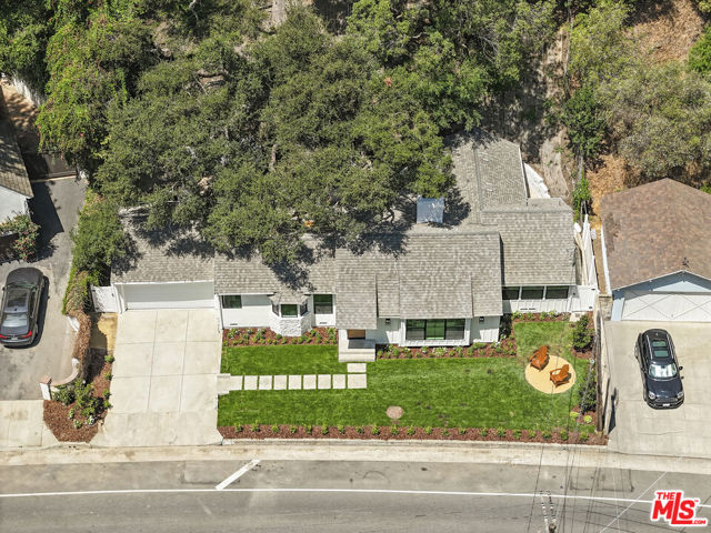 1831 Benedict Canyon Drive, Beverly Hills CA: https://media.crmls.org/mediaz/5ab55b4c-a522-4272-8cc4-a7ec3e748b0f.jpg