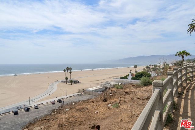 446 San Vicente Boulevard, 106 photo 32