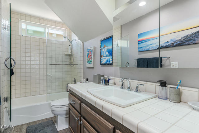 5114 Marlin Way, Oxnard CA: https://media.crmls.org/mediaz/5ab62bcc-c231-4f17-bb7f-4a36ac95f537.jpg