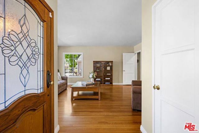 6611 Gerald Avenue, Lake Balboa CA: https://media.crmls.org/mediaz/5ab643b4-92ef-4f4a-816b-6b3c2fab24e6.jpg