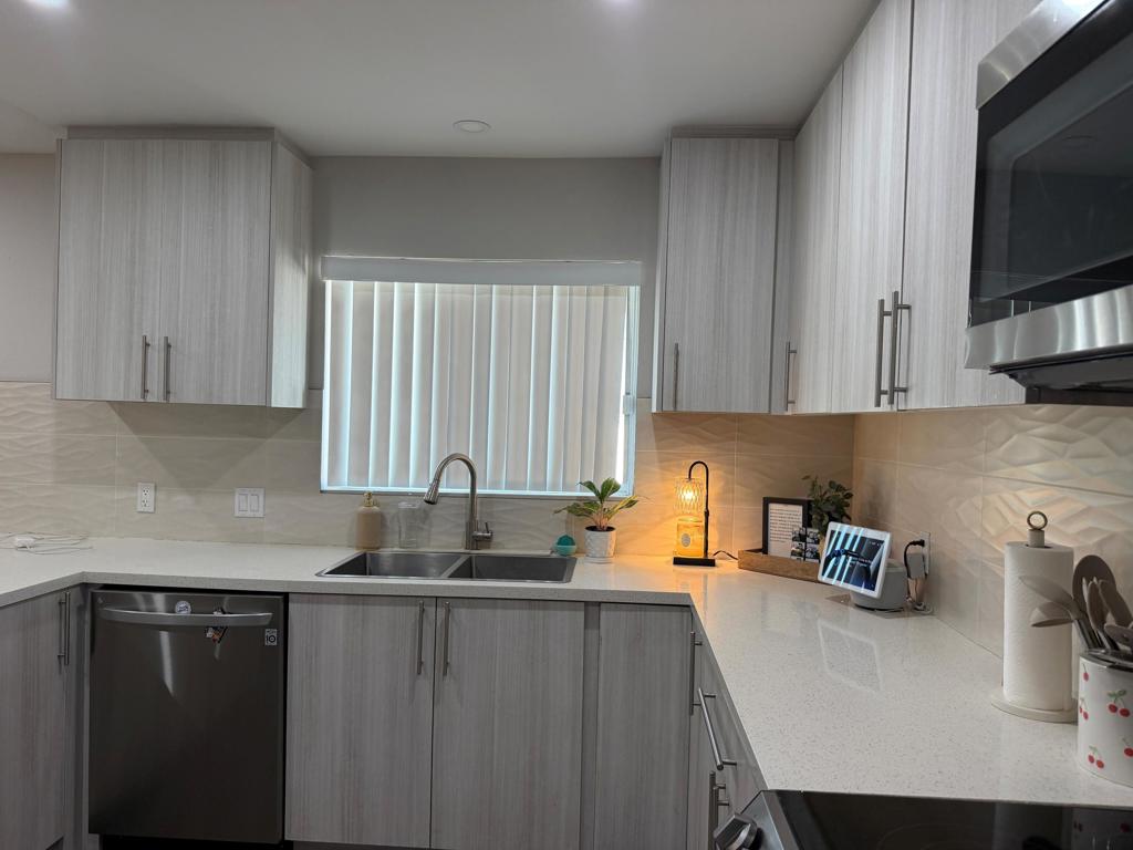 https://media.crmls.org/mediaz/5ab667c9-5592-4257-b3d4-fa9ce60ebcd4.jpg?preset=X-Large