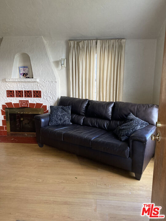 2132 W 84th Place, Los Angeles CA: https://media.crmls.org/mediaz/5ab68410-a4b1-43a1-bd49-a0be706f5746.jpg