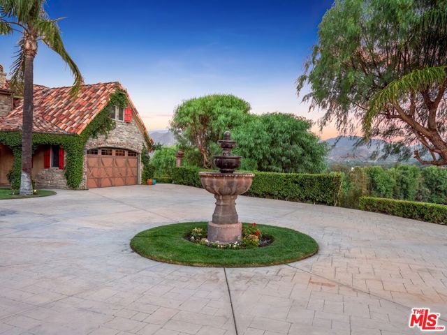27023 Rolling Hills Avenue, Canyon Country CA: https://media.crmls.org/mediaz/5ab698ca-802f-4304-adf7-118fa9a243bb.jpg