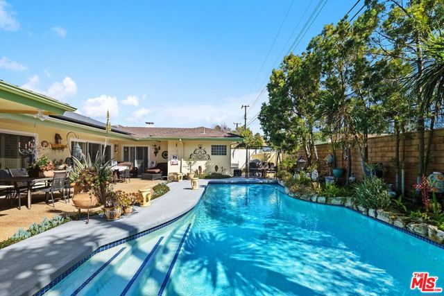 5550 W 63rd Street, Los Angeles CA: https://media.crmls.org/mediaz/5ab69ec7-3b35-4d48-a863-617d49c42c66.jpg