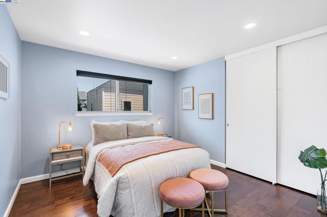 1233 Broadway, Alameda CA: https://media.crmls.org/mediaz/5ab69f61-f906-4844-b19c-211fa24775dc.jpg