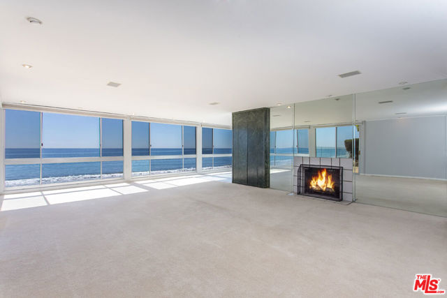 22548 PACIFIC COAST Highway, Malibu CA: https://media.crmls.org/mediaz/5ab6eabc-04ee-45be-ae2b-ae942190d6ad.jpg