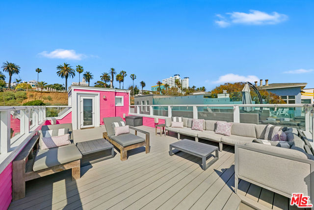 1341 Palisades Beach Road, Santa Monica CA: https://media.crmls.org/mediaz/5ab6f2b0-938a-4ec0-99dd-eaf36e81a7cd.jpg