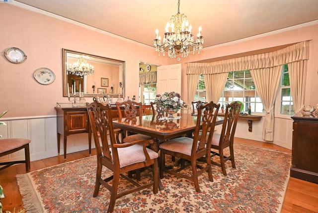 1380 E Juana Ave, San Leandro CA: https://media.crmls.org/mediaz/5ab6fb6e-b703-4582-bf00-7b394687e899.jpg