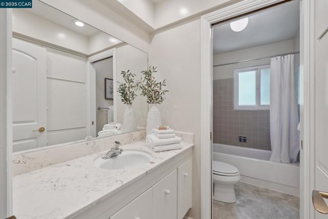 149 Rock Oak Court, Walnut Creek CA: https://media.crmls.org/mediaz/5ab7142e-b5f7-472a-a70a-d1a4117209fc.jpg
