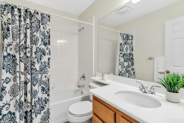 Detail Gallery Image 21 of 53 For 1404 Logan Ct, Escondido,  CA 92027 - 5 Beds | 4 Baths
