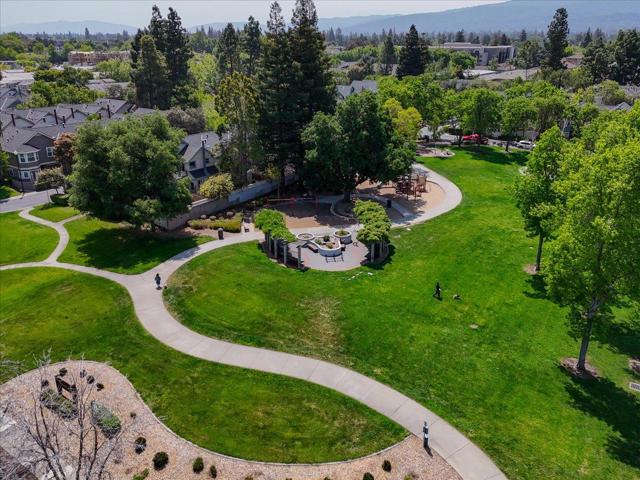 324 Cherokee Loop, Mountain View CA: https://media.crmls.org/mediaz/5ab8b73f-0984-4562-a3a9-93e6cbf5039a.jpg