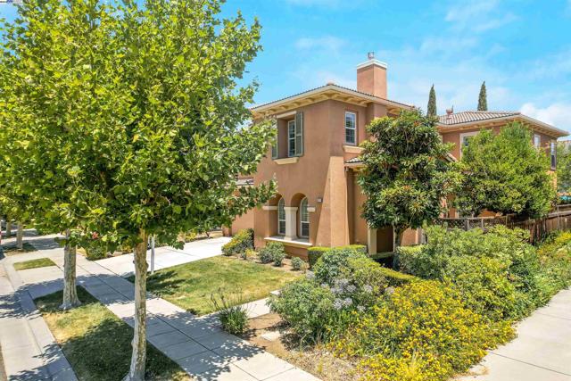 671 W Questa Trl, Mountain House CA: https://media.crmls.org/mediaz/5ab8d5a2-7093-4ea3-88b1-5805e3ecefdd.jpg