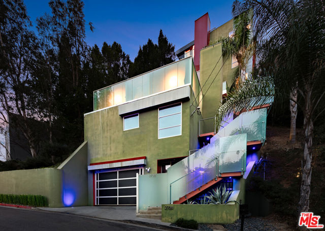2738 Rinconia Drive, Los Angeles CA: https://media.crmls.org/mediaz/5ab913d2-bdaf-4b6b-b030-7f25c8c8c23f.jpg