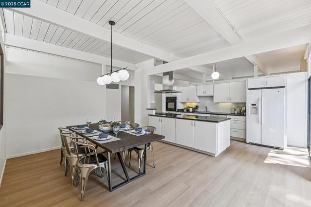 243 Santa Fe Dr, Walnut Creek CA: https://media.crmls.org/mediaz/5ab9c0cc-c0f9-4f67-84bb-192c53b6d349.jpg