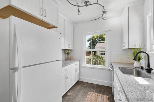 4749 Choctaw Dr, San Diego CA: https://media.crmls.org/mediaz/5aba4043-4425-4749-9931-8d68e566e75f.jpg
