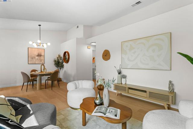 114 Hackamore Ln, Fremont CA: https://media.crmls.org/mediaz/5aba5437-3924-4b4a-ad97-590716572c24.jpg