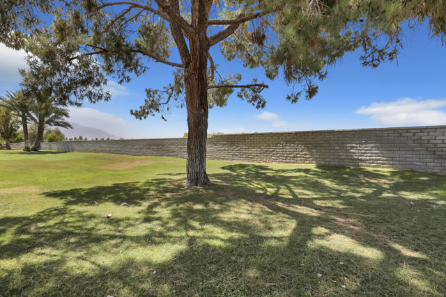 41515 Navarre Court, Palm Desert CA: https://media.crmls.org/mediaz/5aba6b29-54ef-4678-9b35-1d670ce2bbe6.jpg