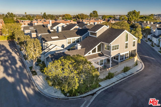 13080 Mindanao Way, Marina del Rey CA: https://media.crmls.org/mediaz/5aba97ff-663f-4f30-b1ea-7e0401a3c9e5.jpg