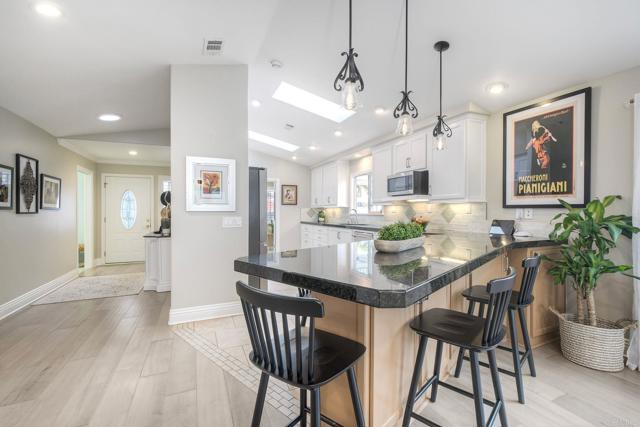 Detail Gallery Image 12 of 55 For 5413 Fairgreen Way, Bonsall,  CA 92003 - 3 Beds | 3 Baths