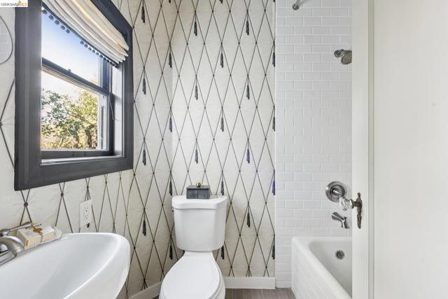 Image 49 of 60 For 906 Paramount Rd