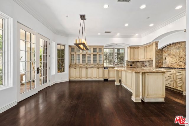 16718 Via Pacifica, Pacific Palisades CA: https://media.crmls.org/mediaz/5abaf579-4cf6-4b5f-bce7-c3c01b60181b.jpg