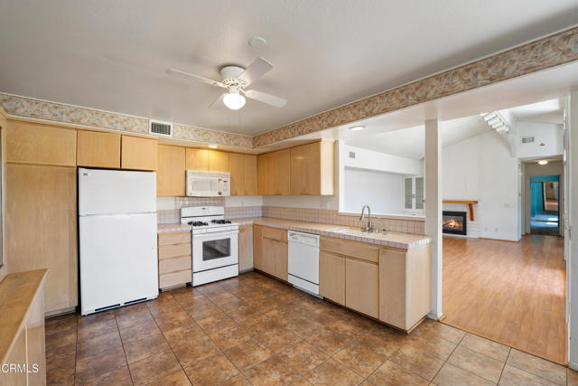 10215 Alexandria Street, Ventura CA: https://media.crmls.org/mediaz/5abb226a-9c5c-418d-9e43-c60581693ec8.jpg