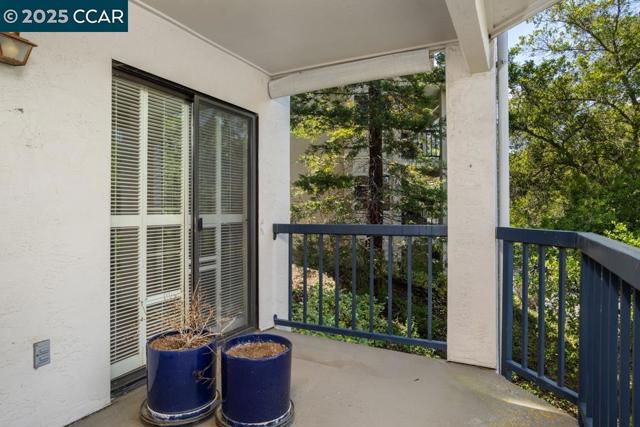 4217 Terra Granada Dr, Walnut Creek CA: https://media.crmls.org/mediaz/5abbb080-2b5b-40c4-8368-8d464f83b08d.jpg