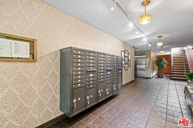 125 West Mountain Street, 115 photo 4