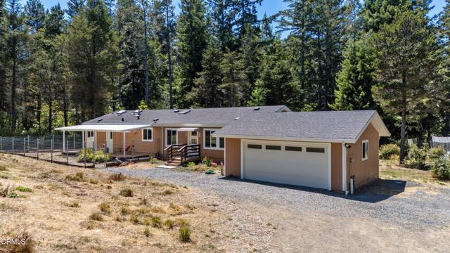 29331 Albion Ridge Road, Albion CA: https://media.crmls.org/mediaz/5abc2690-d5a2-48d5-894e-0f3fcb330064.jpg