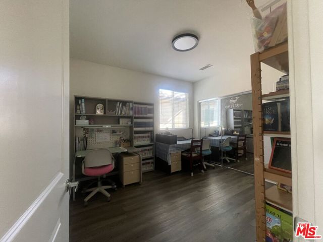 7937 N Keer Drive, Reseda CA: https://media.crmls.org/mediaz/5abc64c3-1851-494f-8567-5635631f5a82.jpg