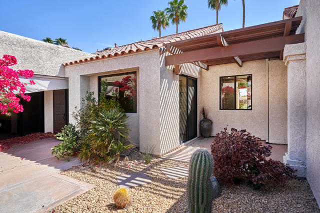 10317 Sunningdale Drive, Rancho Mirage CA: https://media.crmls.org/mediaz/5abc9639-e40d-4b68-8074-8103fca374ed.jpg